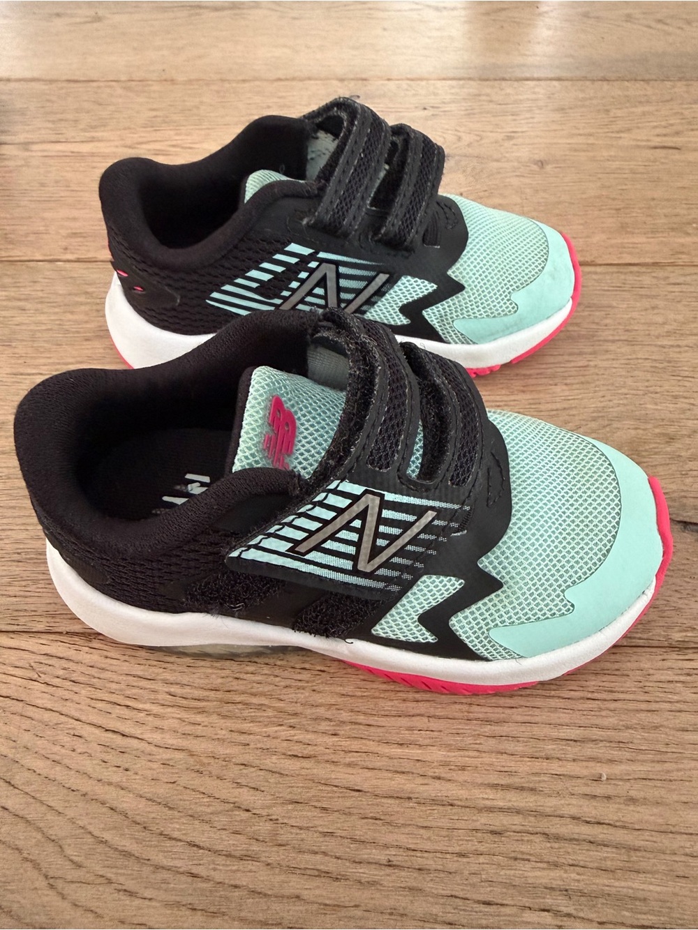 New Balance Kids' Mint and Black Hook-and-Loop Athletic Shoes - Size 7 Toddler